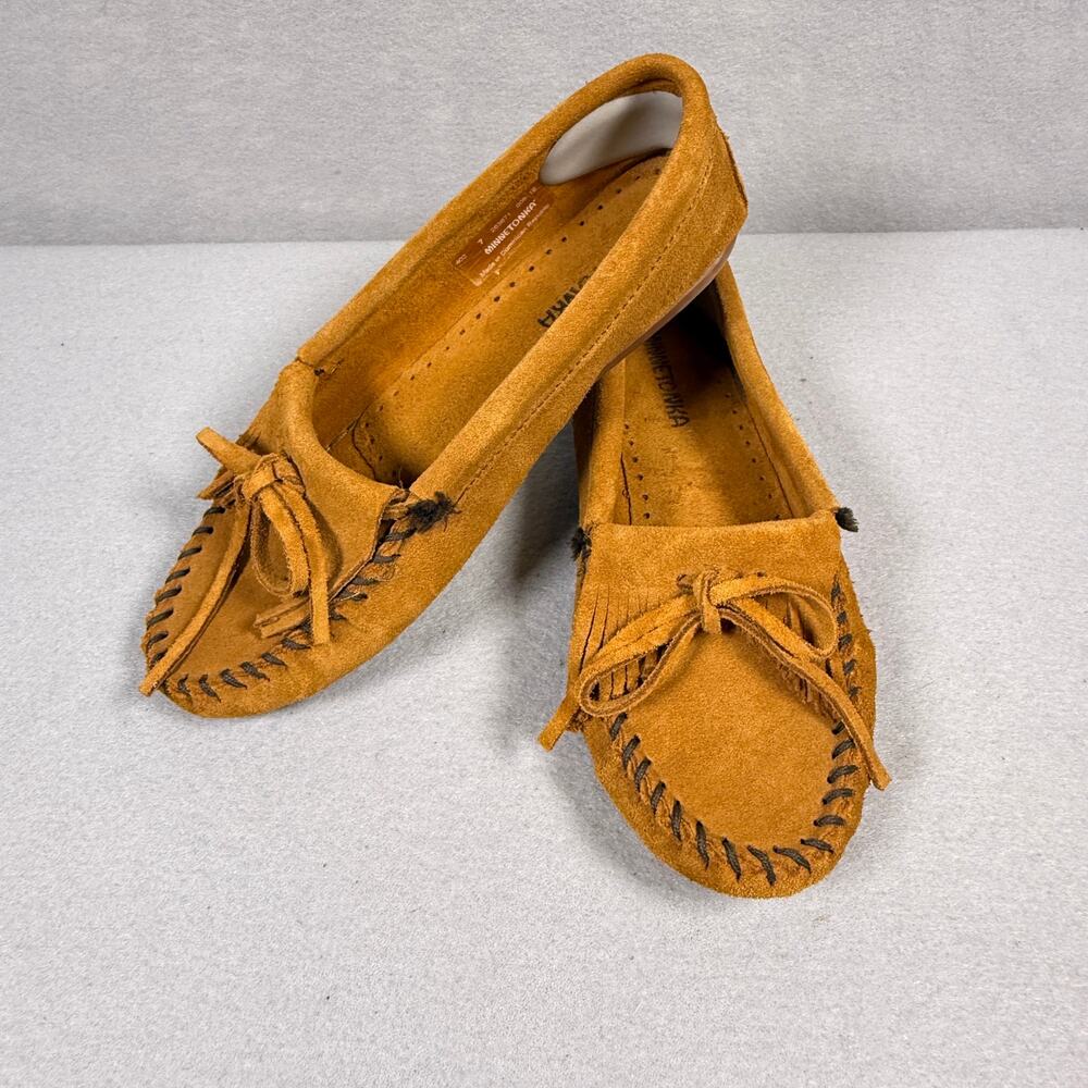 Minnetonka suede moccasin flats - loafers tan tassels leather slip on size 7
